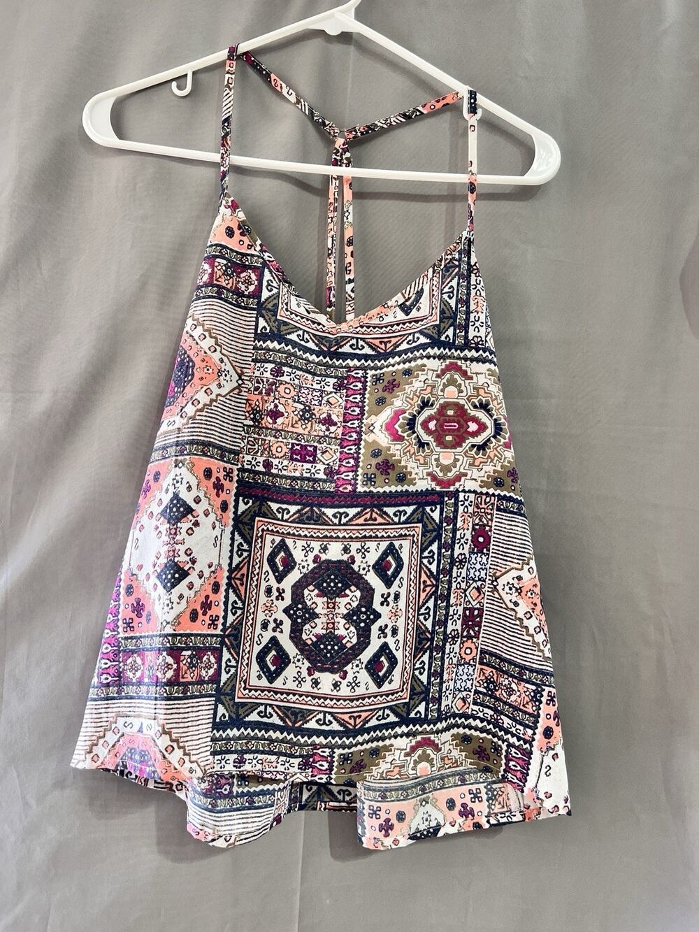 Hollister geometric print racerback tank top Size Medium Boho TG2146